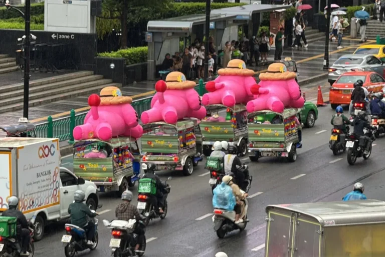 Mascot tuk-tuk brand parade